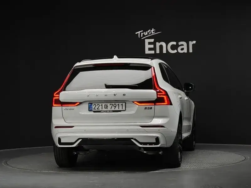 2025 Volvo XC60 с пробегом 4 464 км