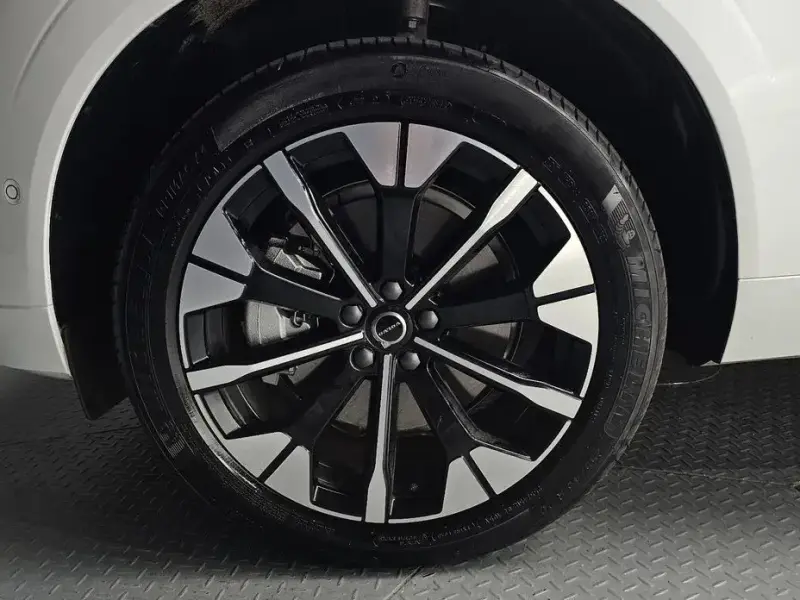 2025 Volvo XC60 с пробегом 4 464 км