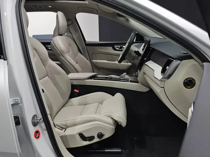 2025 Volvo XC60 с пробегом 4 464 км