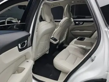 2025 Volvo XC60 с пробегом 4 464 км