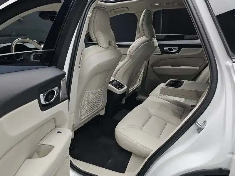 2025 Volvo XC60 с пробегом 4 464 км