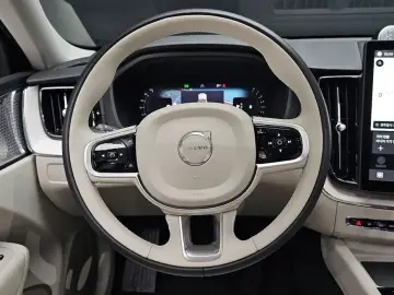 2025 Volvo XC60 с пробегом 4 464 км