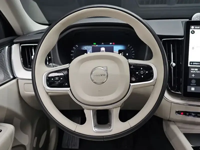 2025 Volvo XC60 с пробегом 4 464 км