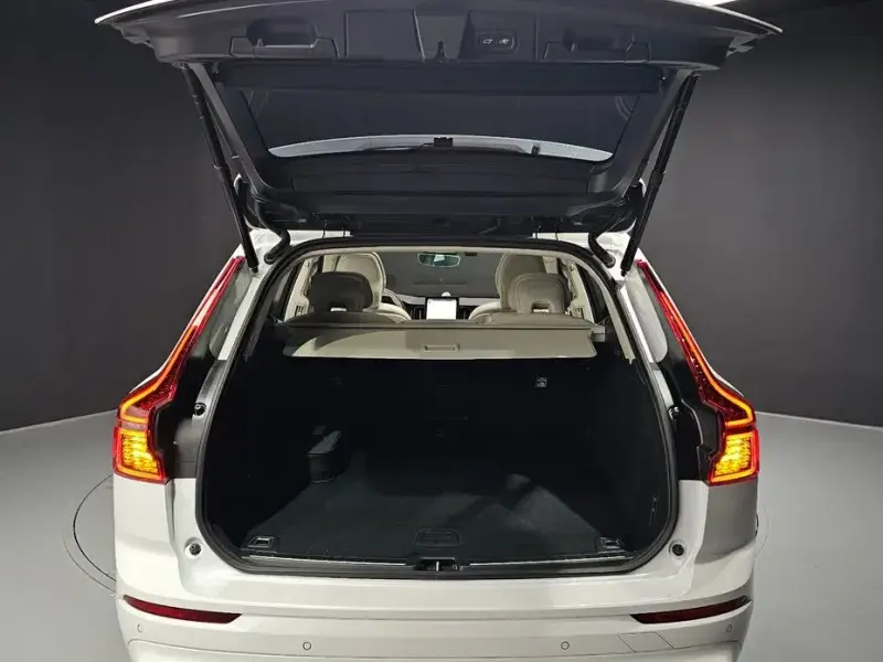 2025 Volvo XC60 с пробегом 4 464 км