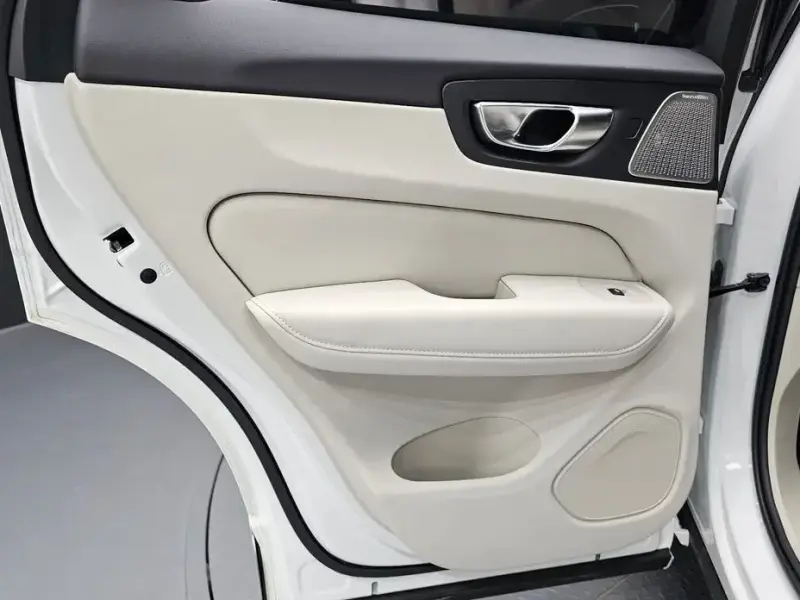 2025 Volvo XC60 с пробегом 4 464 км