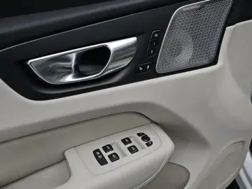2025 Volvo XC60 с пробегом 4 464 км