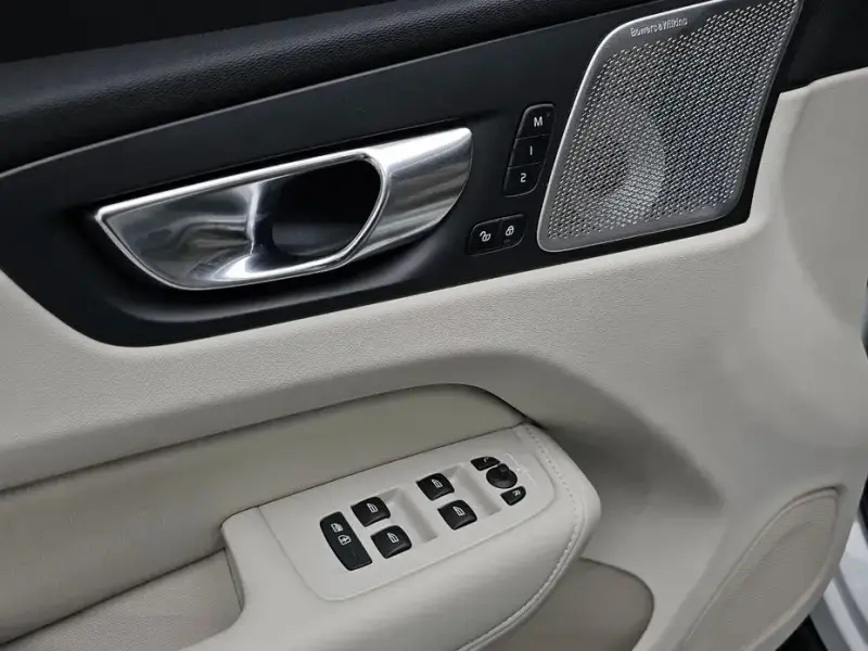 2025 Volvo XC60 с пробегом 4 464 км
