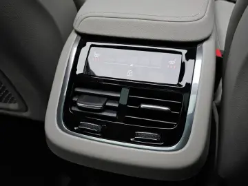 2025 Volvo XC60 с пробегом 4 464 км