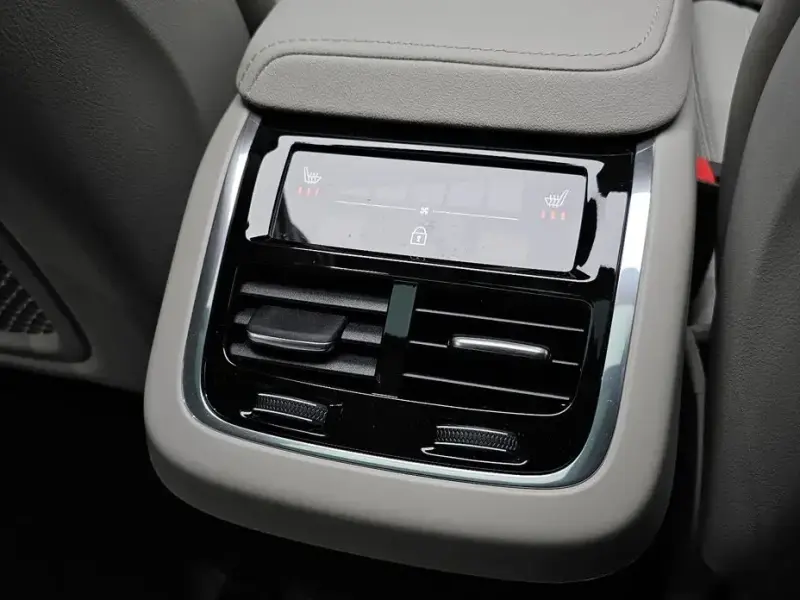 2025 Volvo XC60 с пробегом 4 464 км