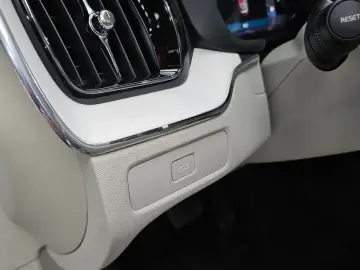 2025 Volvo XC60 с пробегом 4 464 км