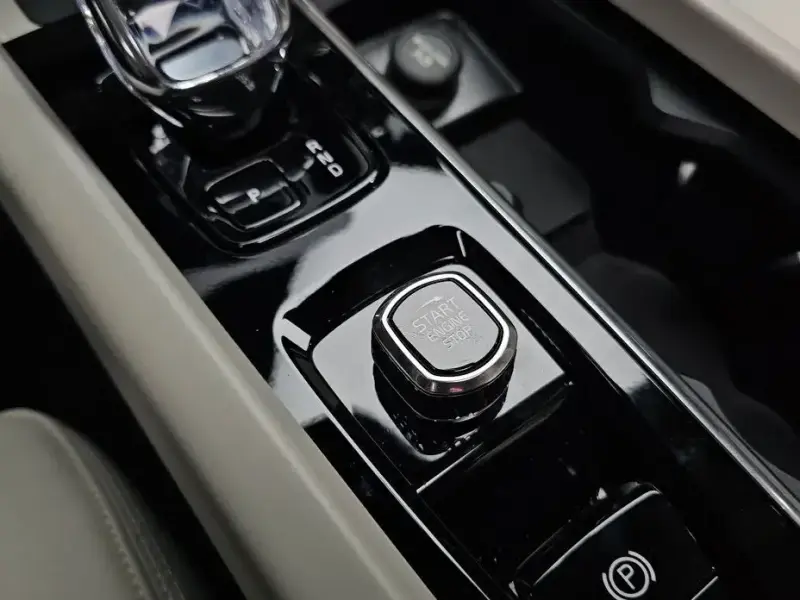 2025 Volvo XC60 с пробегом 4 464 км