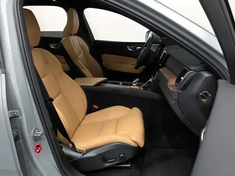 2024 Volvo XC60 с пробегом 18 694 км
