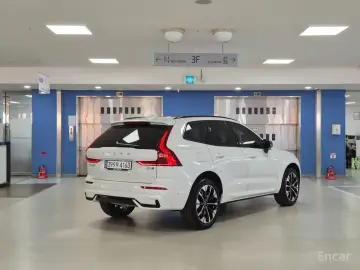 2025 Volvo XC60 с пробегом 3 037 км