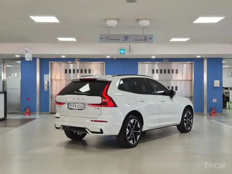 2025 Volvo XC60 с пробегом 3 037 км