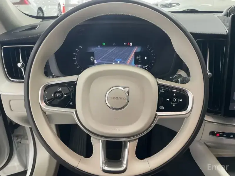 2025 Volvo XC60 с пробегом 3 037 км