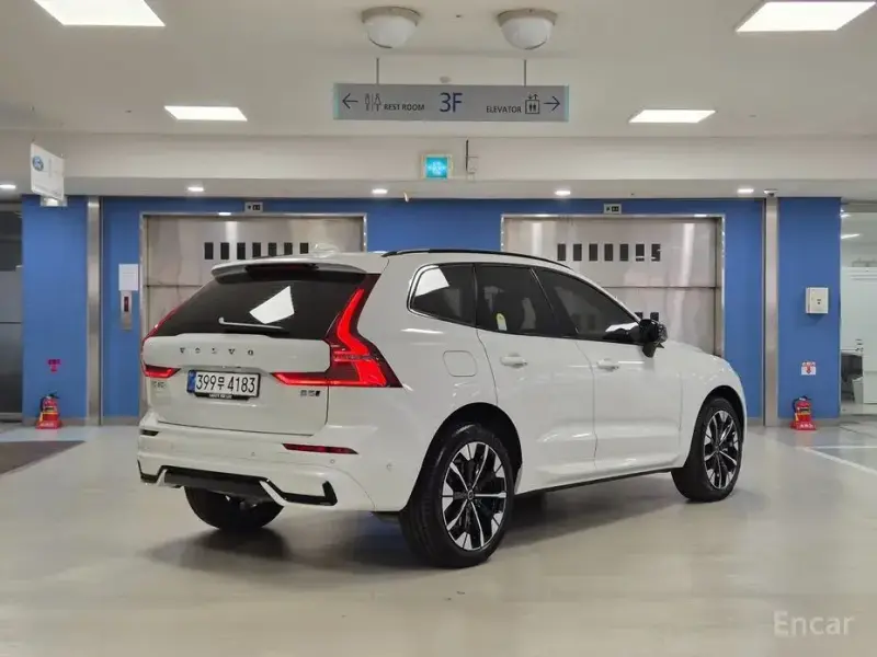 2025 Volvo XC60 с пробегом 4 291 км