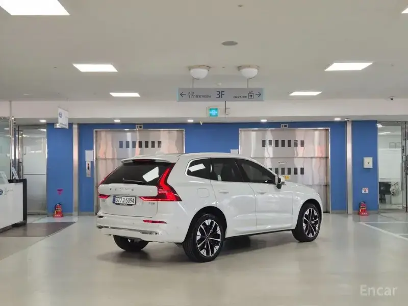 2025 Volvo XC60 с пробегом 1 330 км