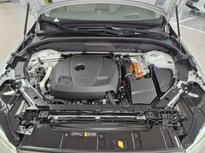 2025 Volvo XC60 с пробегом 1 330 км