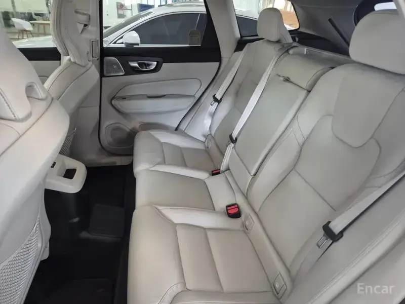 2025 Volvo XC60 с пробегом 1 330 км