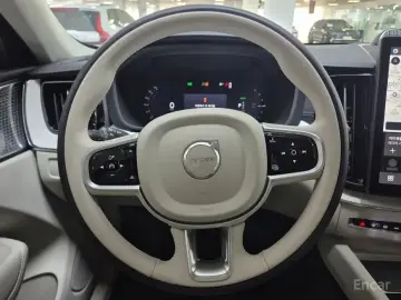 2025 Volvo XC60 с пробегом 1 330 км