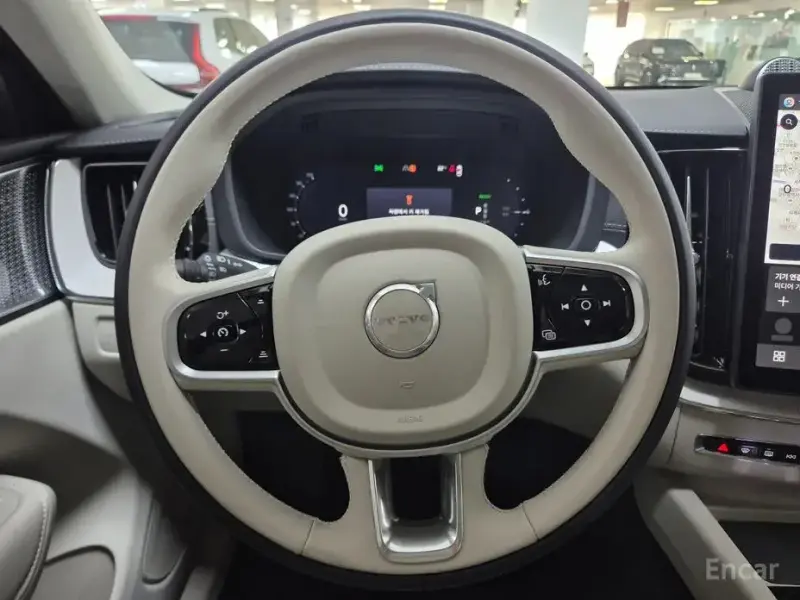 2025 Volvo XC60 с пробегом 1 330 км