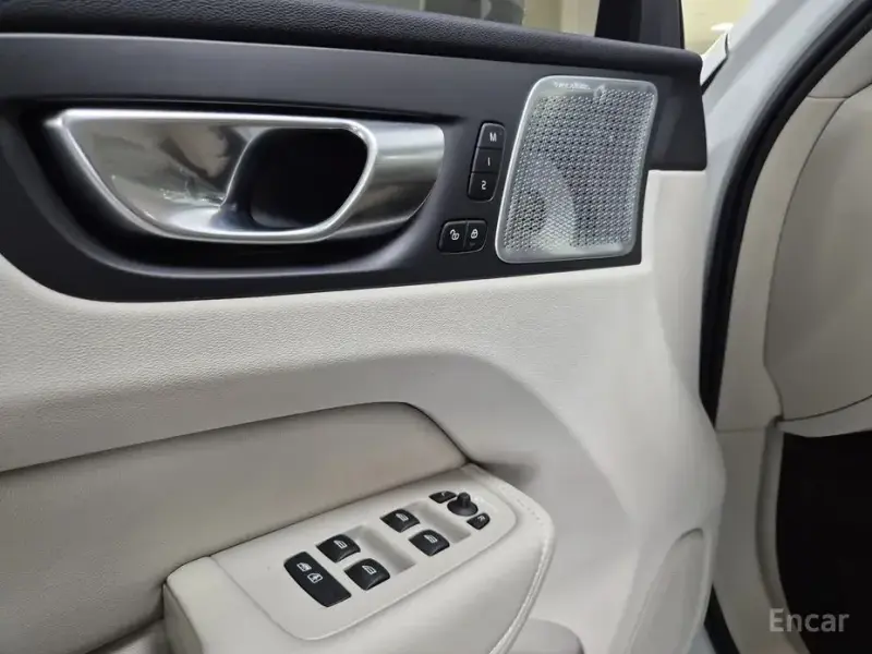 2025 Volvo XC60 с пробегом 1 330 км
