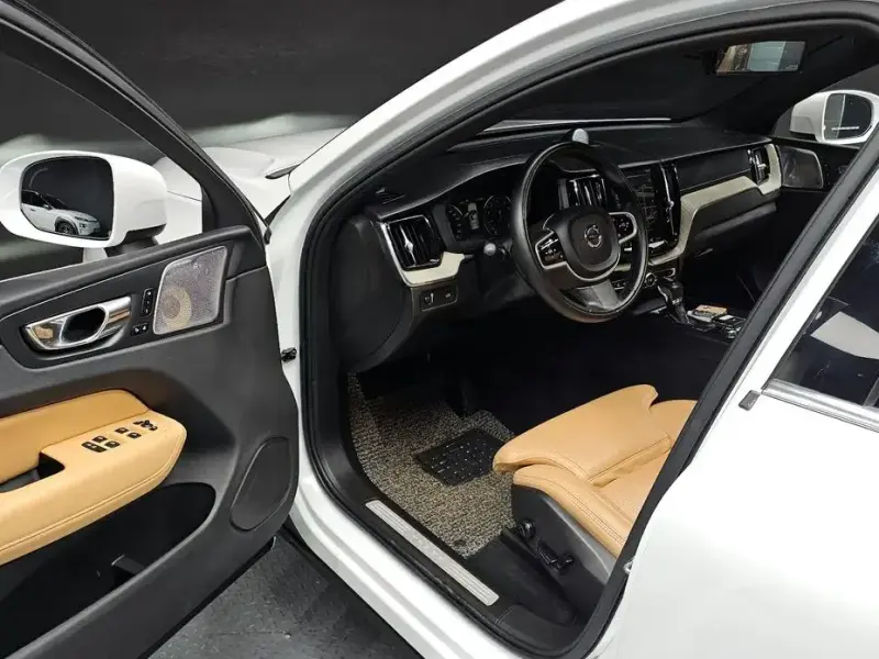 2019 Volvo XC60 с пробегом 68 743 км