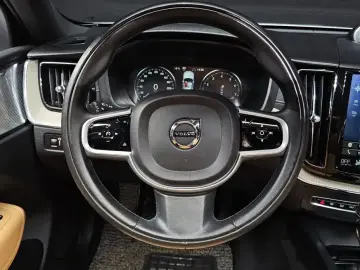 2019 Volvo XC60 с пробегом 68 743 км