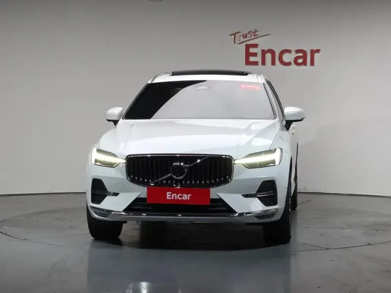 2025 Volvo XC60 с пробегом 12 849 км