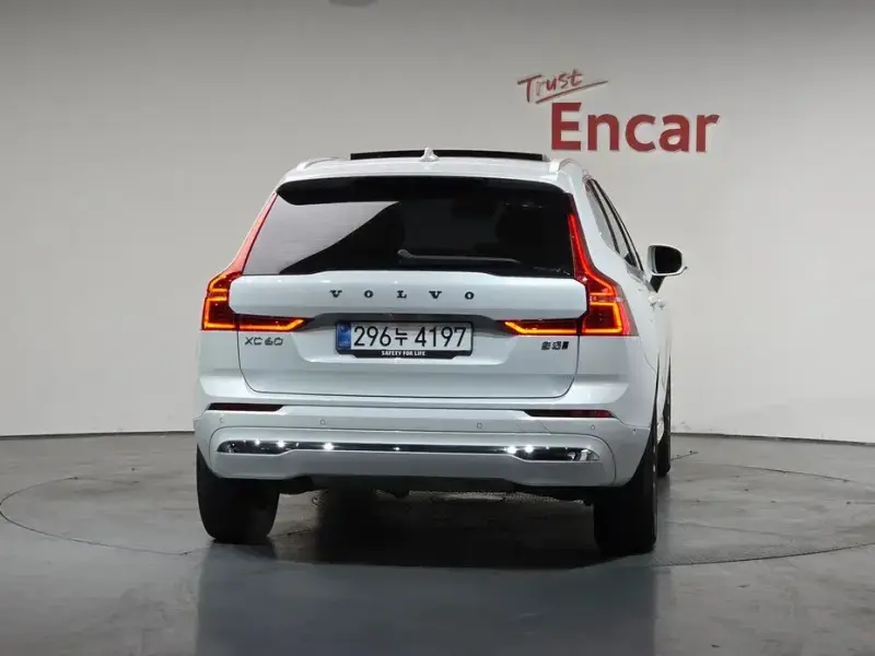 2025 Volvo XC60 с пробегом 12 849 км
