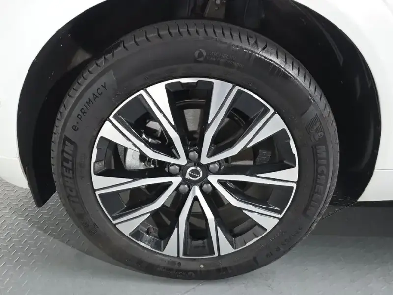 2025 Volvo XC60 с пробегом 12 849 км