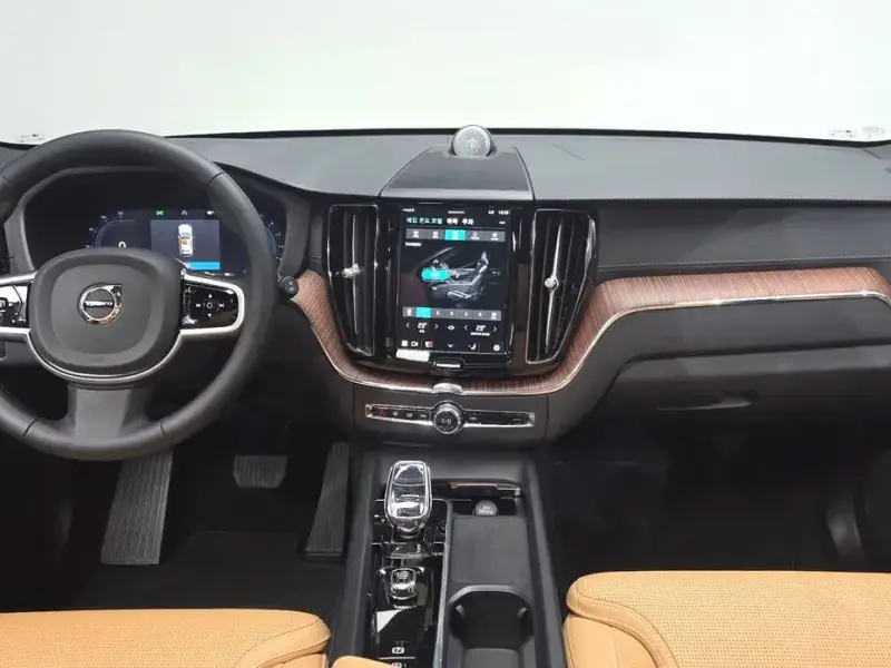 2025 Volvo XC60 с пробегом 12 849 км