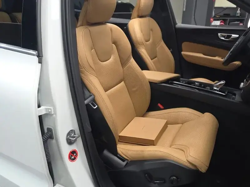 2025 Volvo XC60 с пробегом 12 849 км