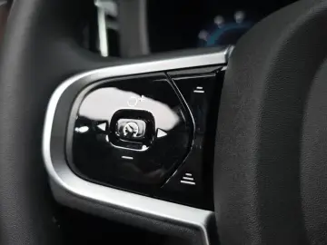 2025 Volvo XC60 с пробегом 12 849 км