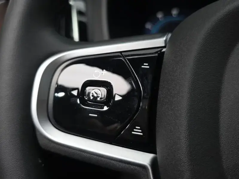 2025 Volvo XC60 с пробегом 12 849 км