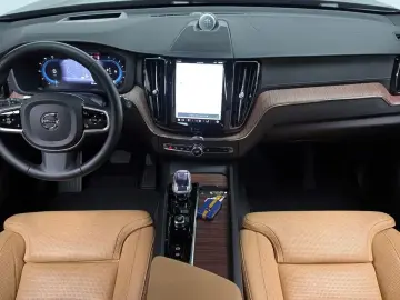 2023 Volvo XC60 с пробегом 21 811 км