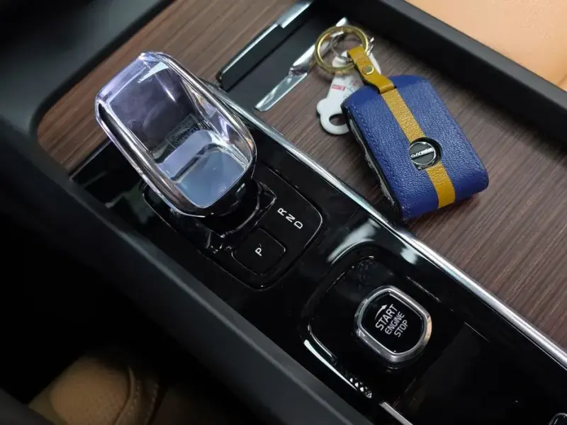 2023 Volvo XC60 с пробегом 21 811 км