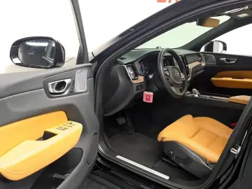 2023 Volvo XC60 с пробегом 21 811 км