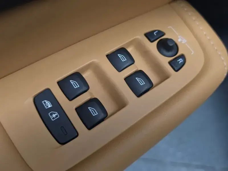 2023 Volvo XC60 с пробегом 21 811 км