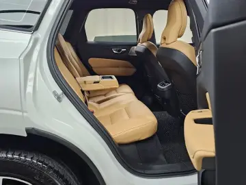 2021 Volvo XC60 с пробегом 20 348 км