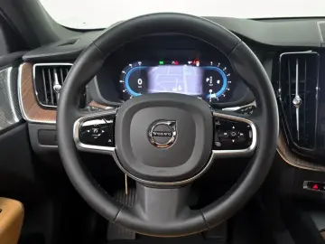 2023 Volvo XC60 с пробегом 21 811 км