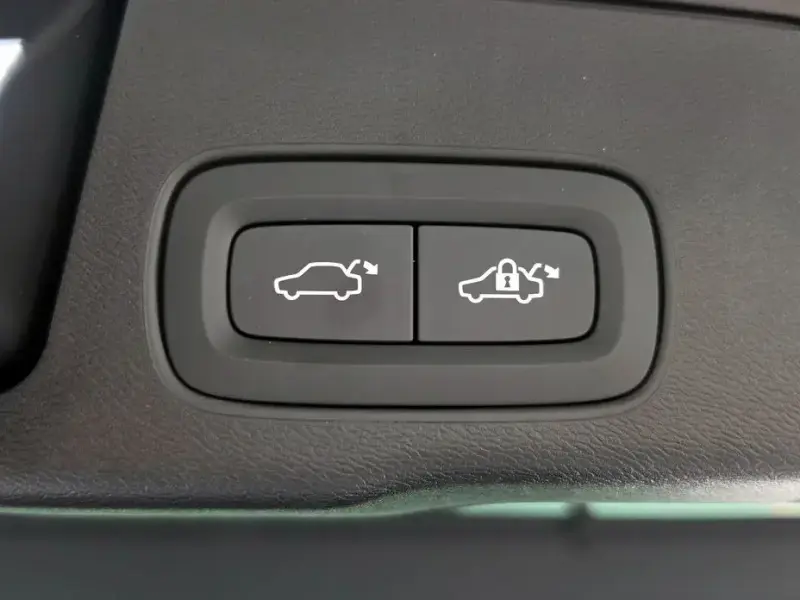 2023 Volvo XC60 с пробегом 21 811 км