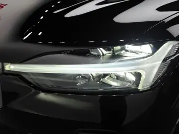 2023 Volvo XC60 с пробегом 21 811 км
