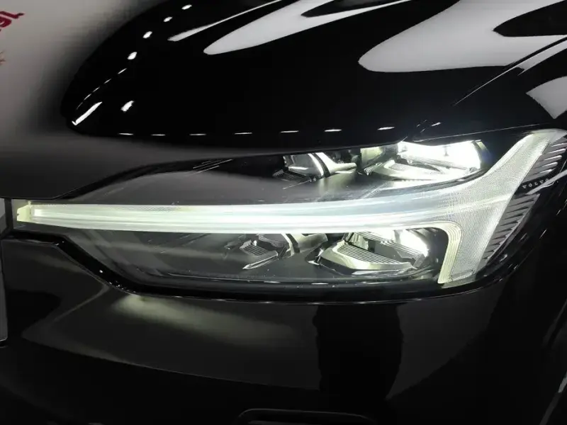 2023 Volvo XC60 с пробегом 21 811 км