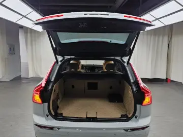 2021 Volvo XC60 с пробегом 20 348 км