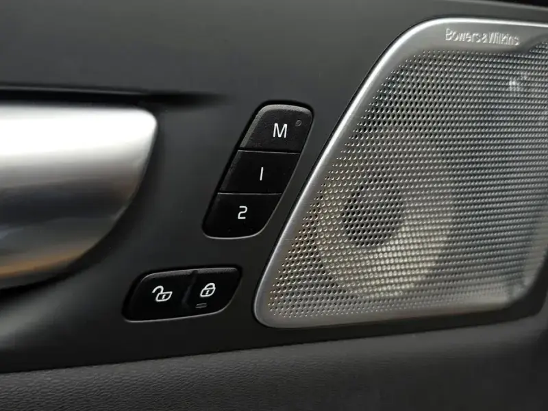 2023 Volvo XC60 с пробегом 21 811 км