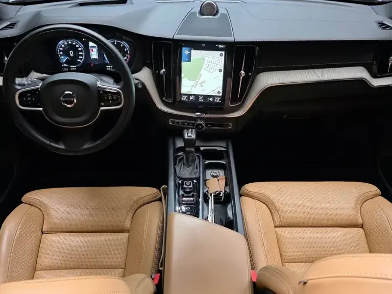 2020 Volvo XC60 с пробегом 72 169 км