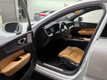 2020 Volvo XC60 с пробегом 72 169 км