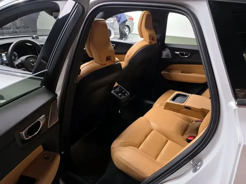 2020 Volvo XC60 с пробегом 72 169 км