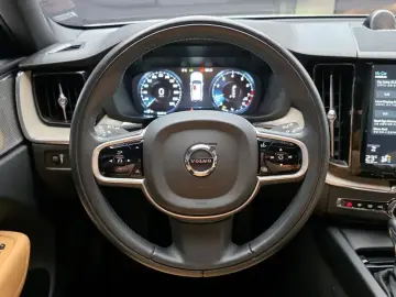2020 Volvo XC60 с пробегом 72 169 км